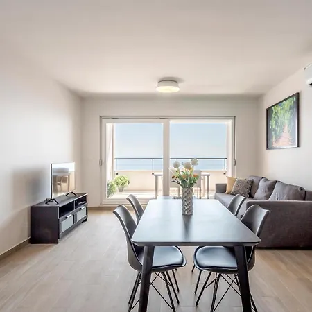 Awesome Apartment In Dingac With Lake View Apartment *