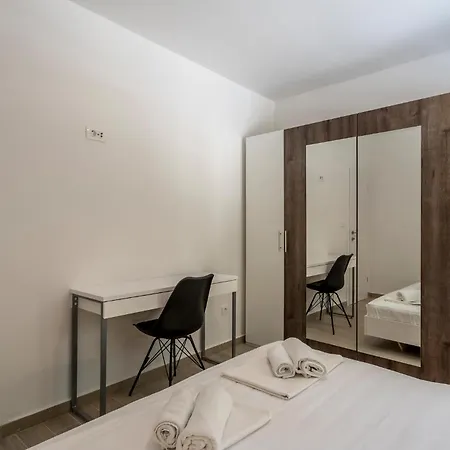 Awesome Apartment In Dingac With Lake View Apartment Gornji Dingac
