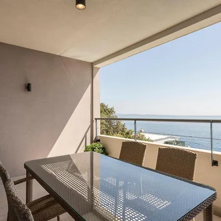 Apartman Awesome Apartment In Dingac With Lake View *