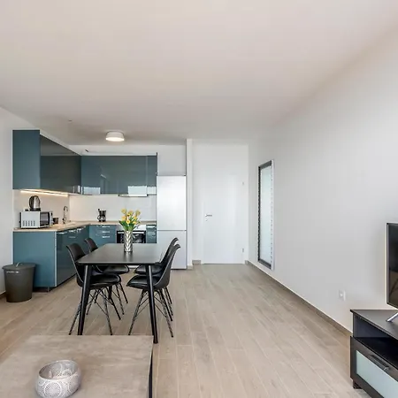 Awesome Apartment In Dingac With Lake View Apartman Gornji Dingač